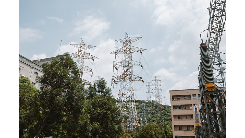 霧峰變電所的345kV超高壓線路是南電北送的重要中繼站。